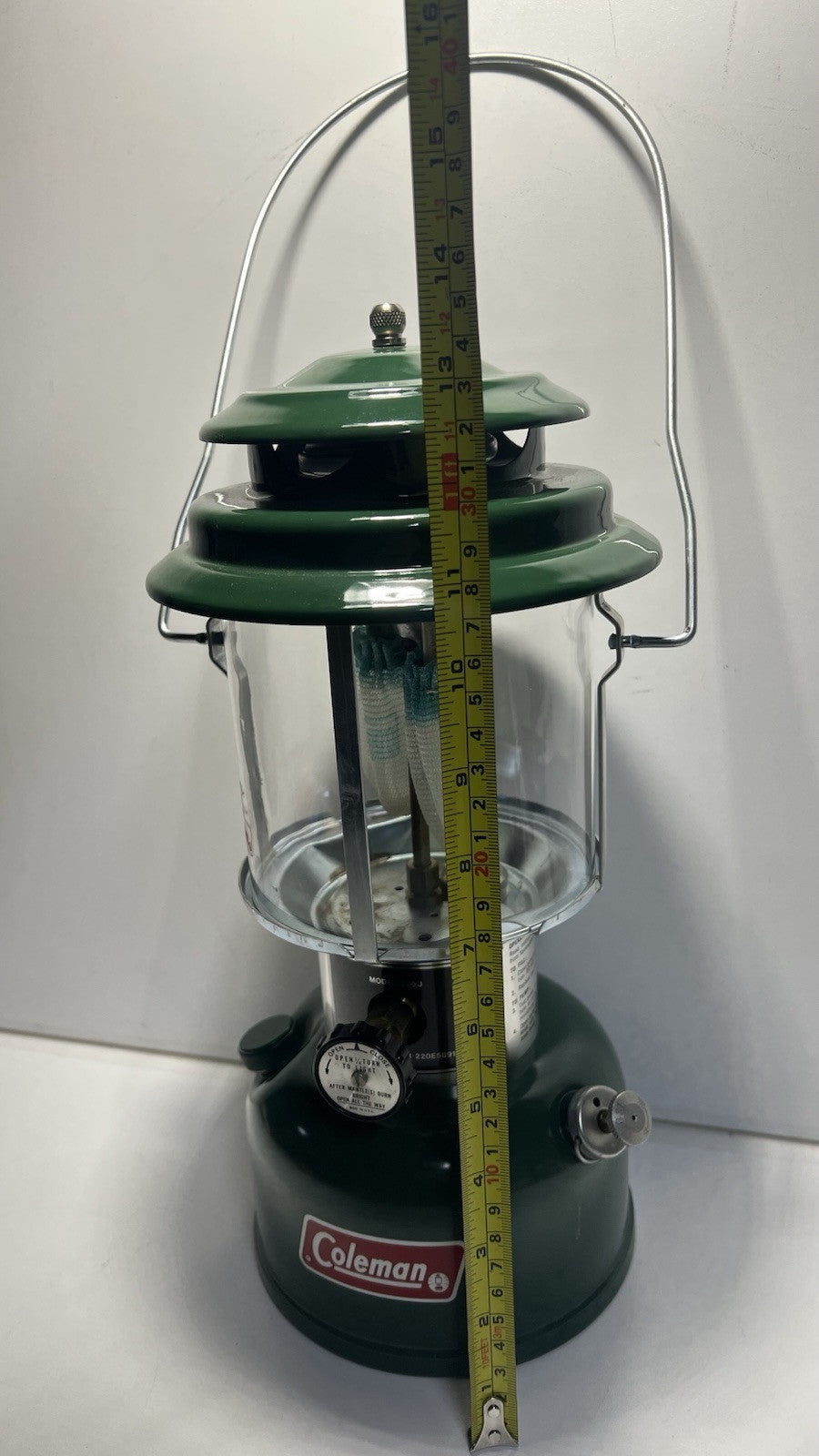 Coleman Lantern 4 1978 Model 220 220J Clear Globe Yellow Case Double Mantle