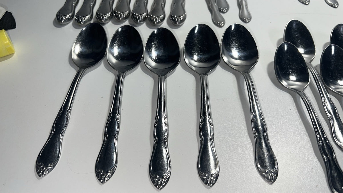 Simeon L & George H Rogers Oneida Xtra Jasmine Flatware Set / 48 Pieces
