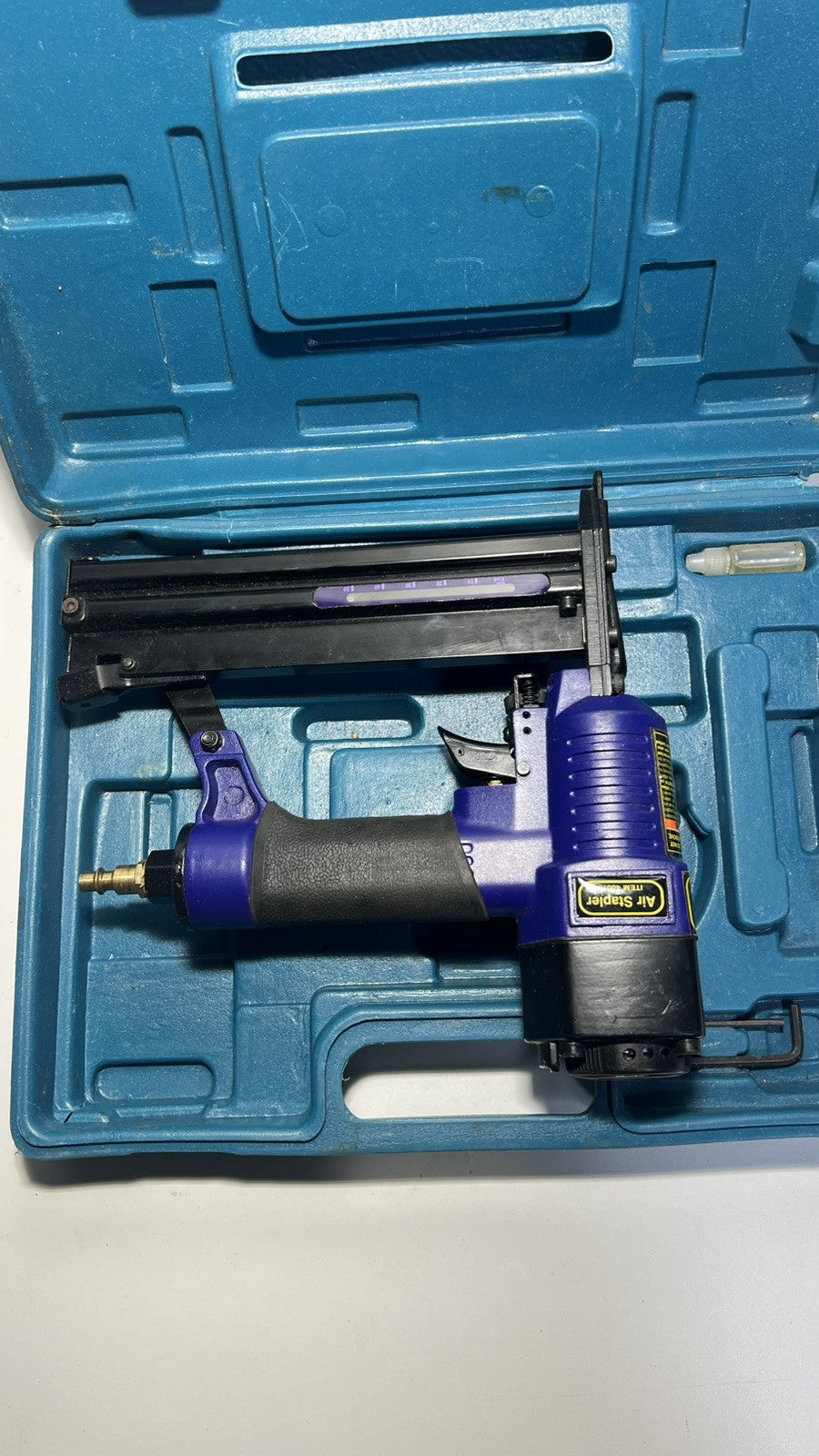 Central Pneumatic 18-Gauge Air Brad Nailer Stapler 1/4" Crown  UNTESTED