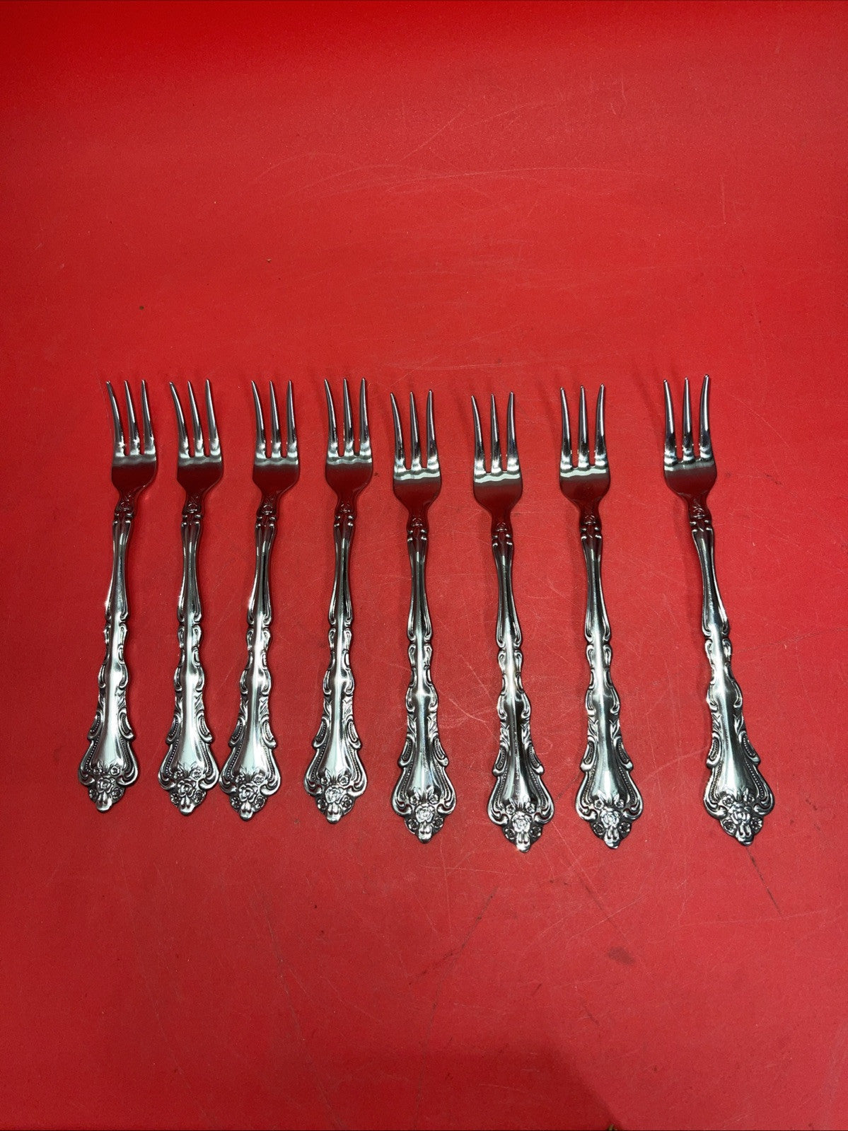 Oxford Hall Silversmiths,LTD.Set 70