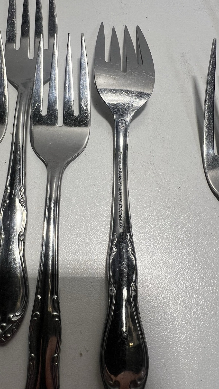 Simeon L & George H Rogers Oneida Xtra Jasmine Flatware Set / 48 Pieces